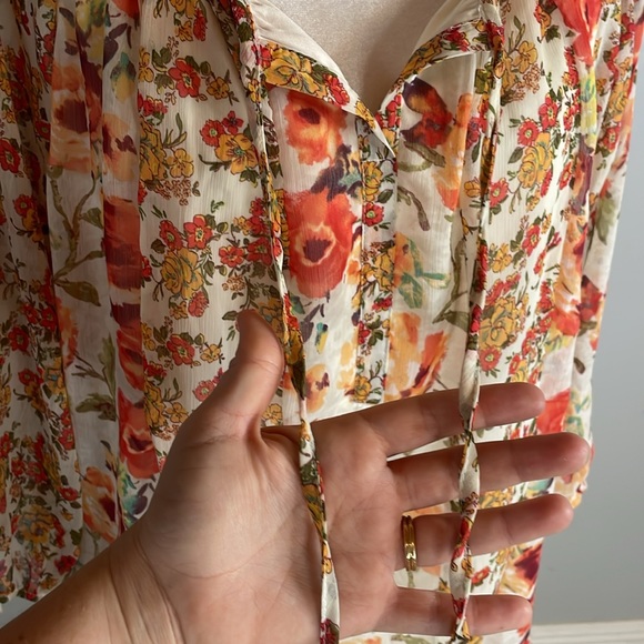 [Hope Springs] “Ivory Mixed Floral” Blouse - Size Medium NWT - Picture 2 of 5